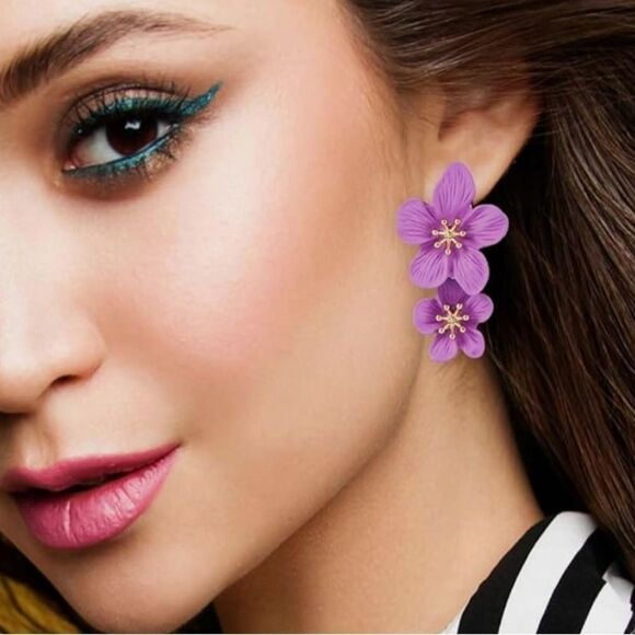 Chic Purple Floral Earrings - Picture 1 of 6